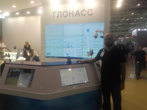 ЗАО «Геоцентр-Консалтинг» совместно с АО «ГЛОНАСС» представили прототип системы навигации внутри зданий в условиях чрезвычайных ситуаций